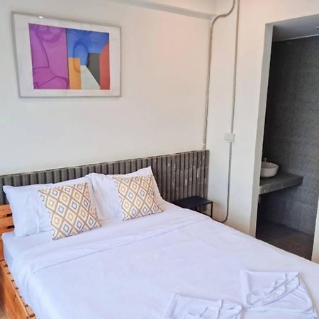 Haus Sathorn 11 Residence Бангкок Экстерьер фото