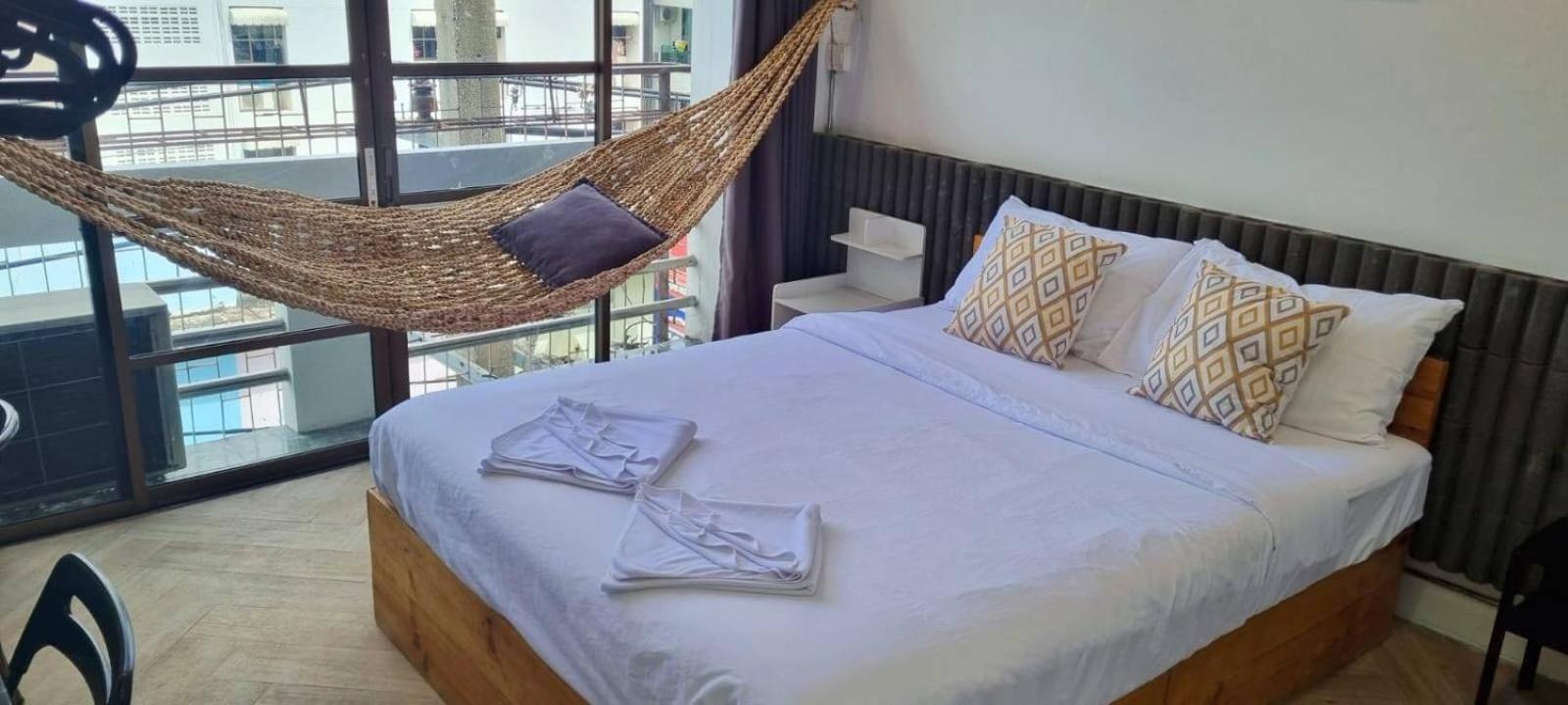 Haus Sathorn 11 Residence Бангкок Экстерьер фото