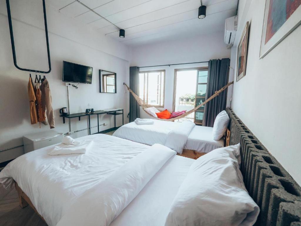 Haus Sathorn 11 Residence Бангкок Экстерьер фото
