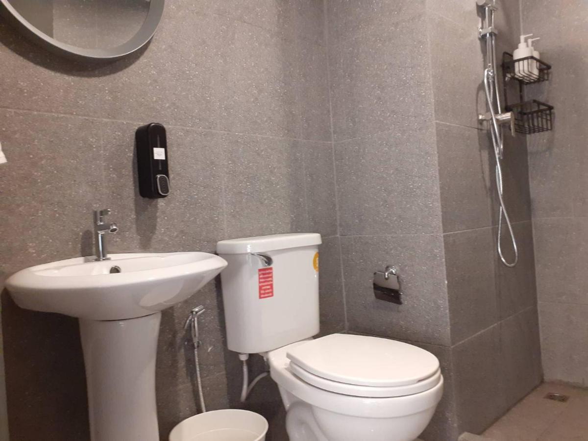 Haus Sathorn 11 Residence Бангкок Экстерьер фото
