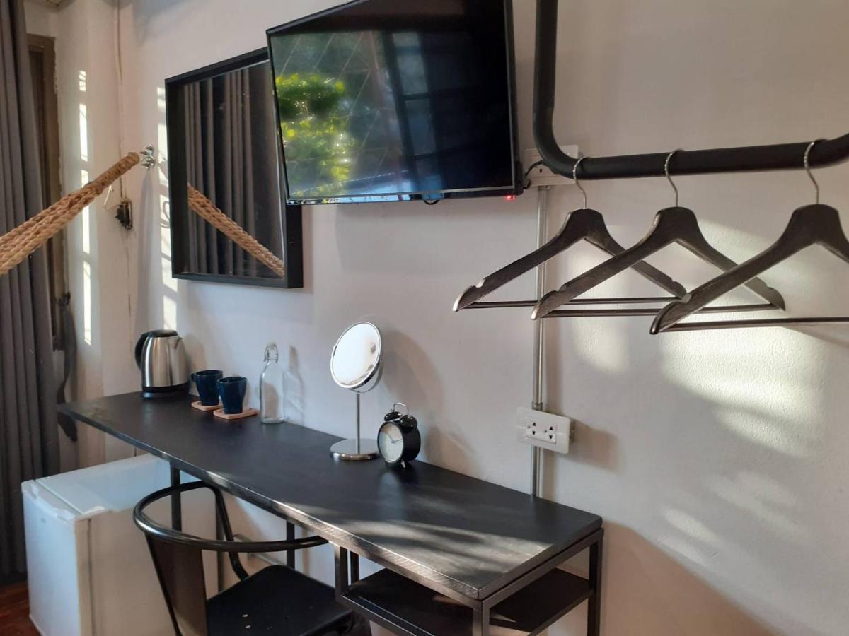 Haus Sathorn 11 Residence Бангкок Экстерьер фото