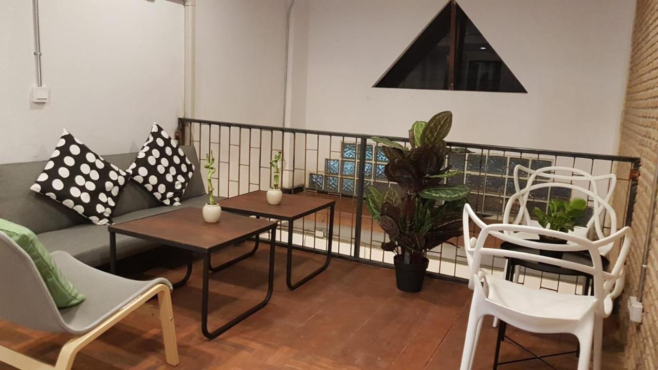 Haus Sathorn 11 Residence Бангкок Экстерьер фото