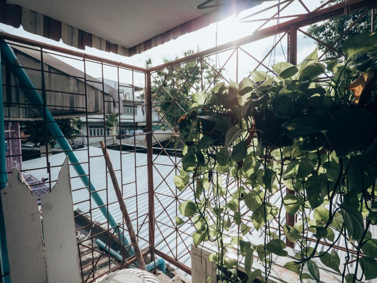 Haus Sathorn 11 Residence Бангкок Экстерьер фото